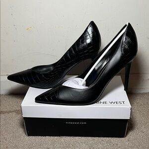 Nine West Black Croc-Patterned Heels size 12